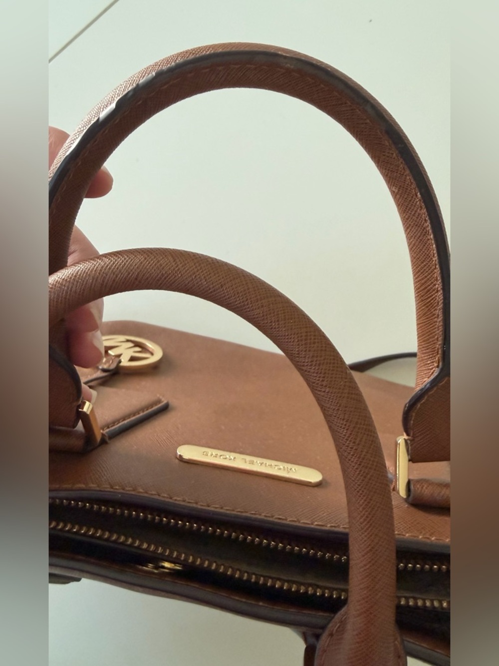 Michael Kors Tan Saffiano Leather Shoulder Bag with Gold Logo Charm - Picture 9 of 10